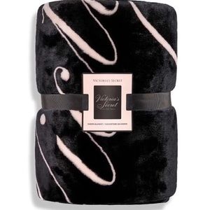 VICTORIAS SECRET SHERPA BLANKET